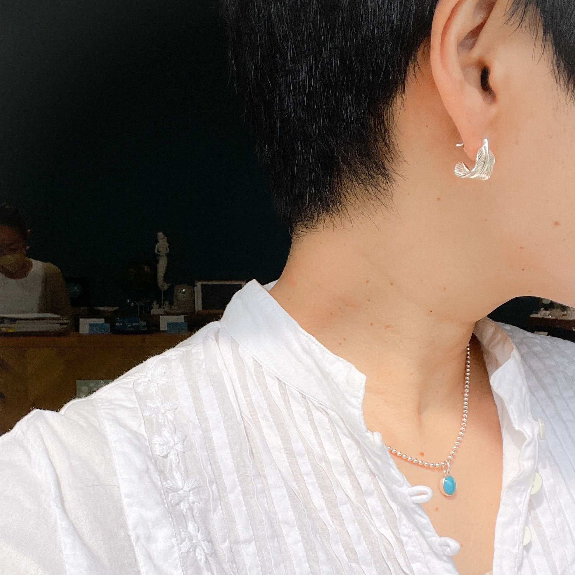 残りわずか】ワイド フェザー フープピアス 羽 鳥 イーグル | 【公式