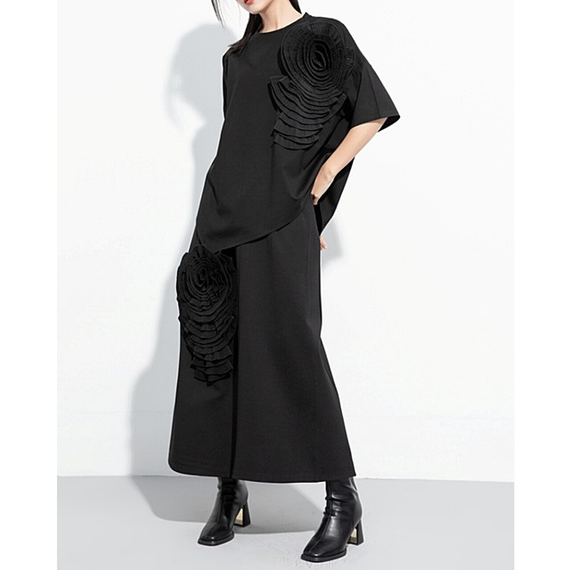 Pleats flower motif T-shirt C0236