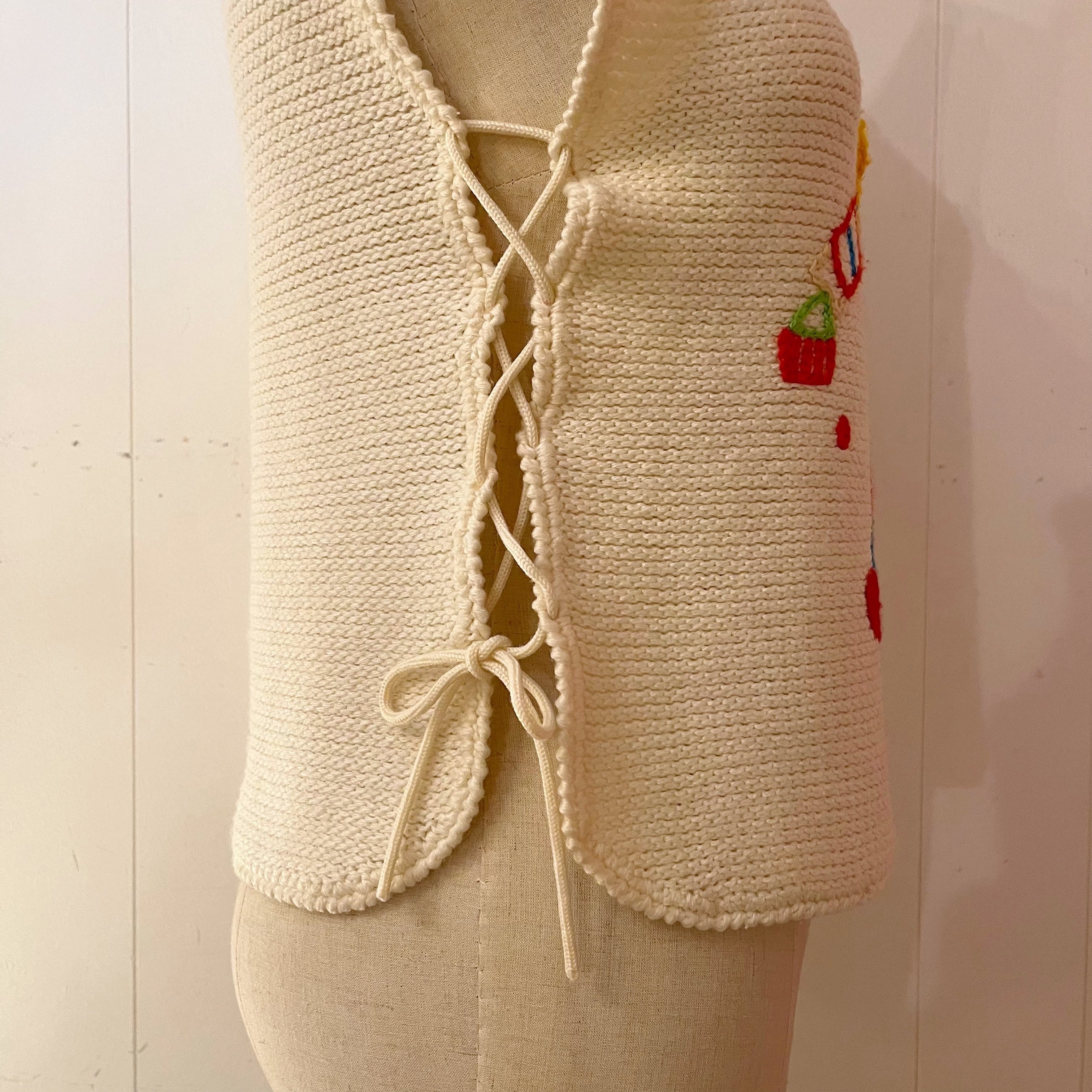 pierrot boy side ribbon vest