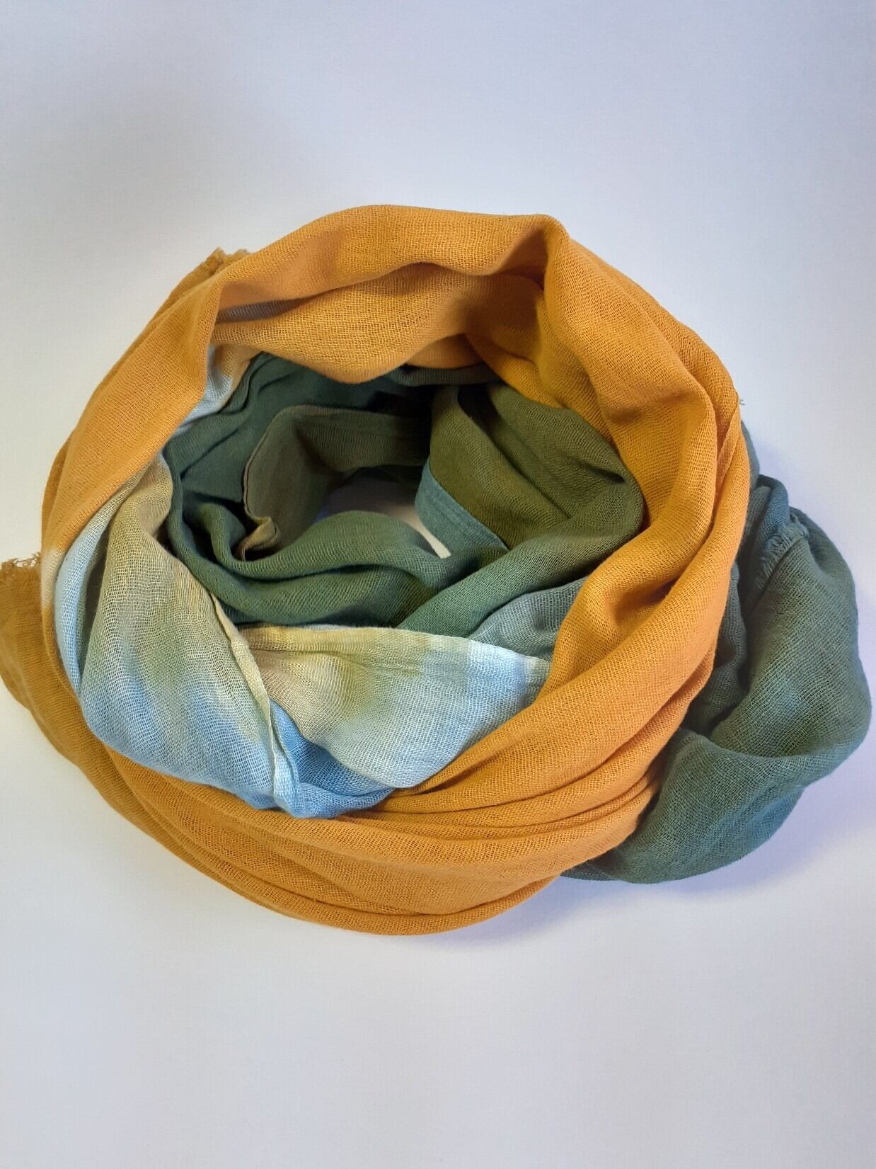 手染めのふんわりストール(藍染×ベンガラ染め)