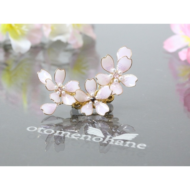 さくら舞う ブローチ