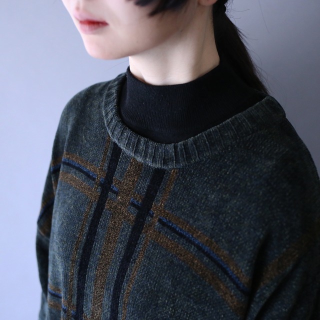 cross line pattern over silhouette pile knit sweater