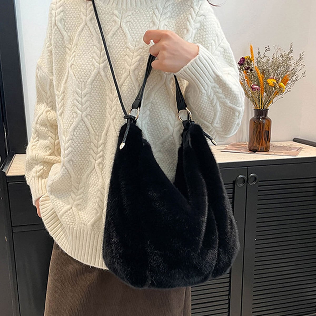 トートバッグ ファー バッグ レディース 秋冬 大容量 軽量 A4 ふわふわ もこもこ きれいめ 大人 かわいい おしゃれ エコファー 斜め掛け ショルダーバッグ 大人可愛い 大人女子