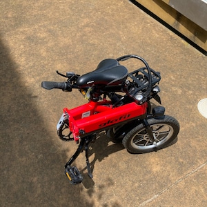 【中古品大特価】glafit GFR-01 ＜限定色＞　折りたためる電動バイク