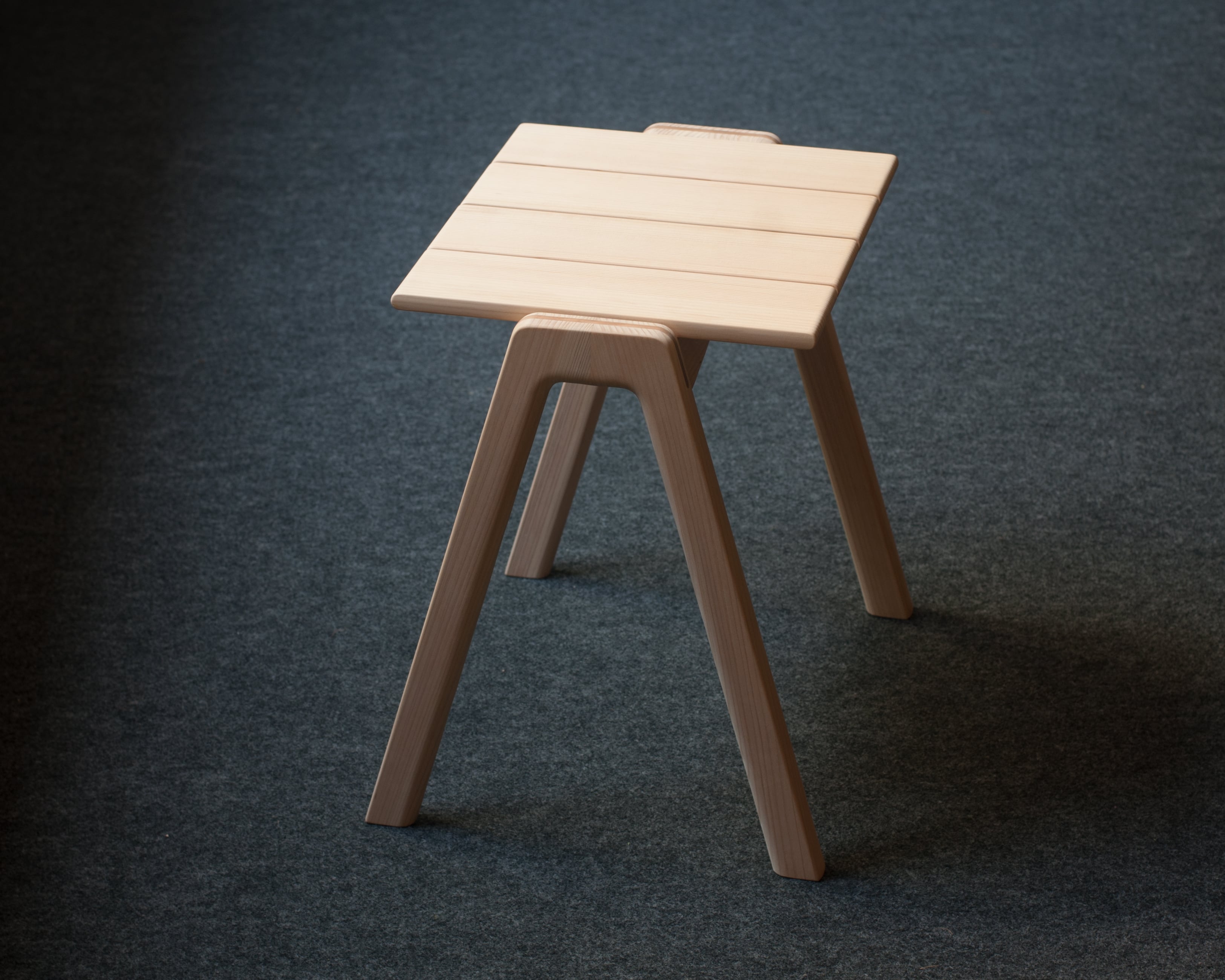 MINAZUKI STOOL｜長崎ヒノキ ※ミツロウワックス仕上げが選択できるよう
