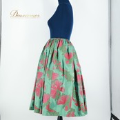 【美品 フラダンス衣装】グリーン パウスカート 緑 赤 レッド レフア柄 花柄 ボリューム ふんわり ハワイアン アロハ かわいい