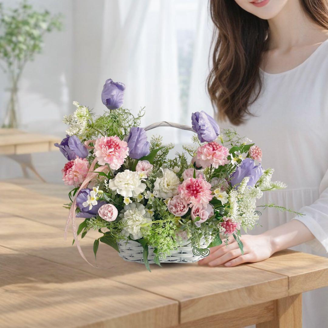 光触媒「春のささやき」チューリップとレースフラワーの揺れるバスケットアレンジ 光触媒「春のささやき」チューリップとレースフラワーの揺れる
