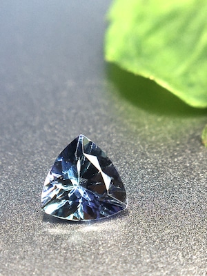 混ざり合う妖艶な蒼と青翠 0.3ct UP 天然 非加熱 タンザナイト ルース