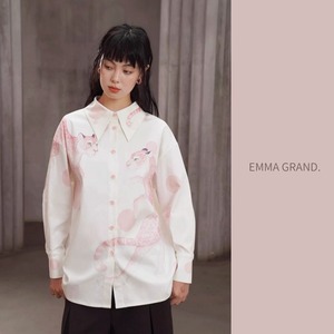 桃色にまどろむ雪ヒョウのドットシャツ E00625