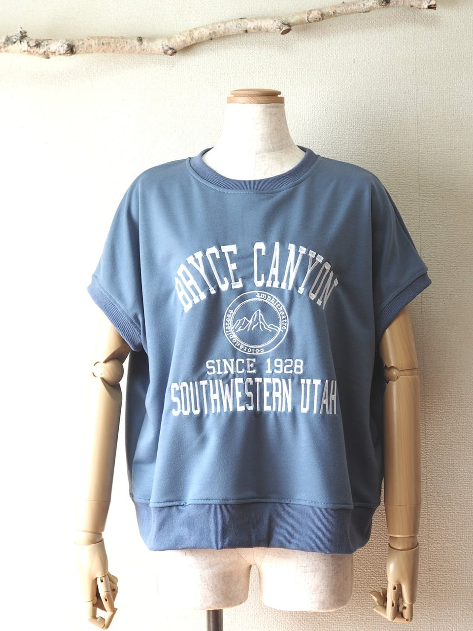 刺繍スウェットTシャツ <ブルー>