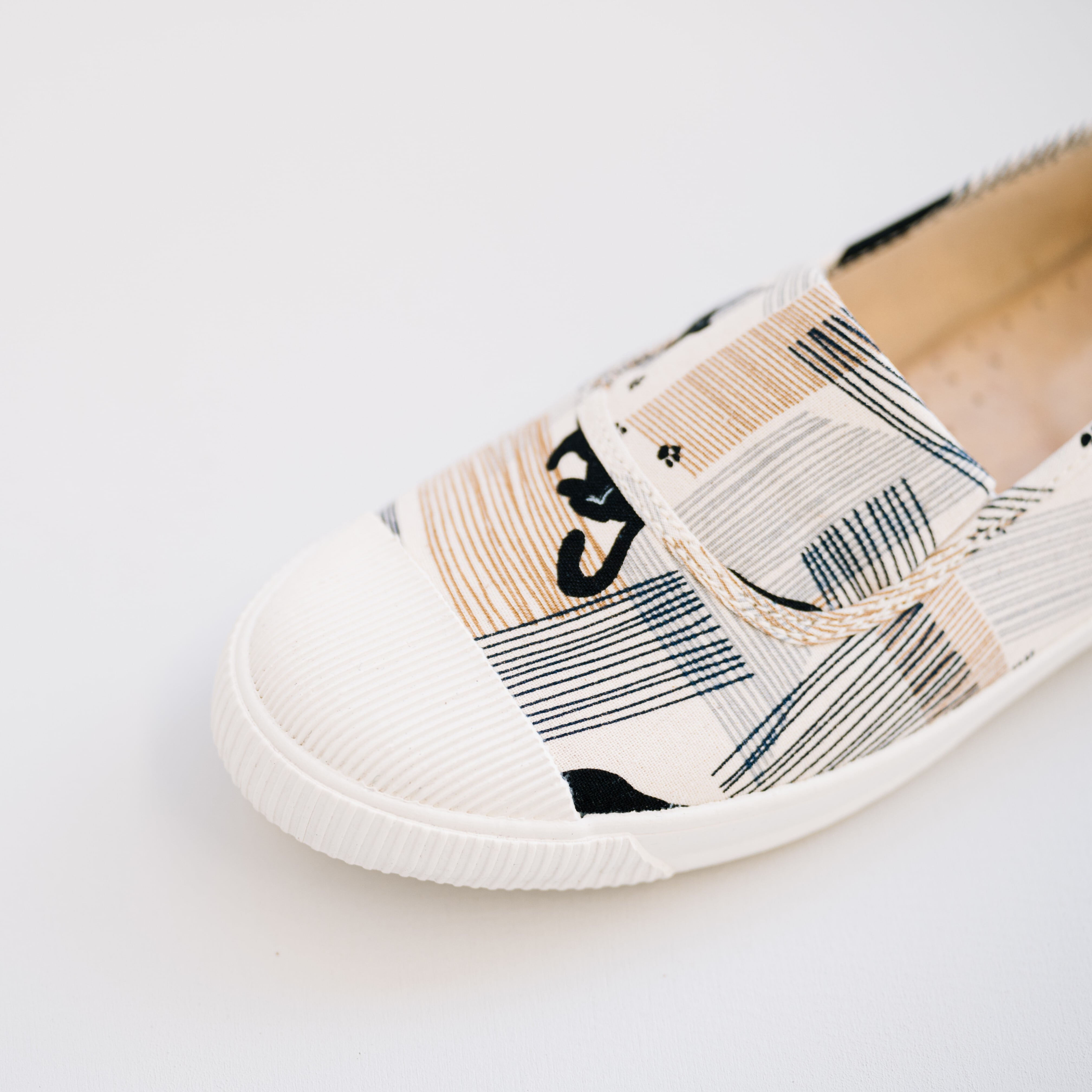 スタンダード ねこのかくれんぼ シューズ・靴 | hanamikoji shoes