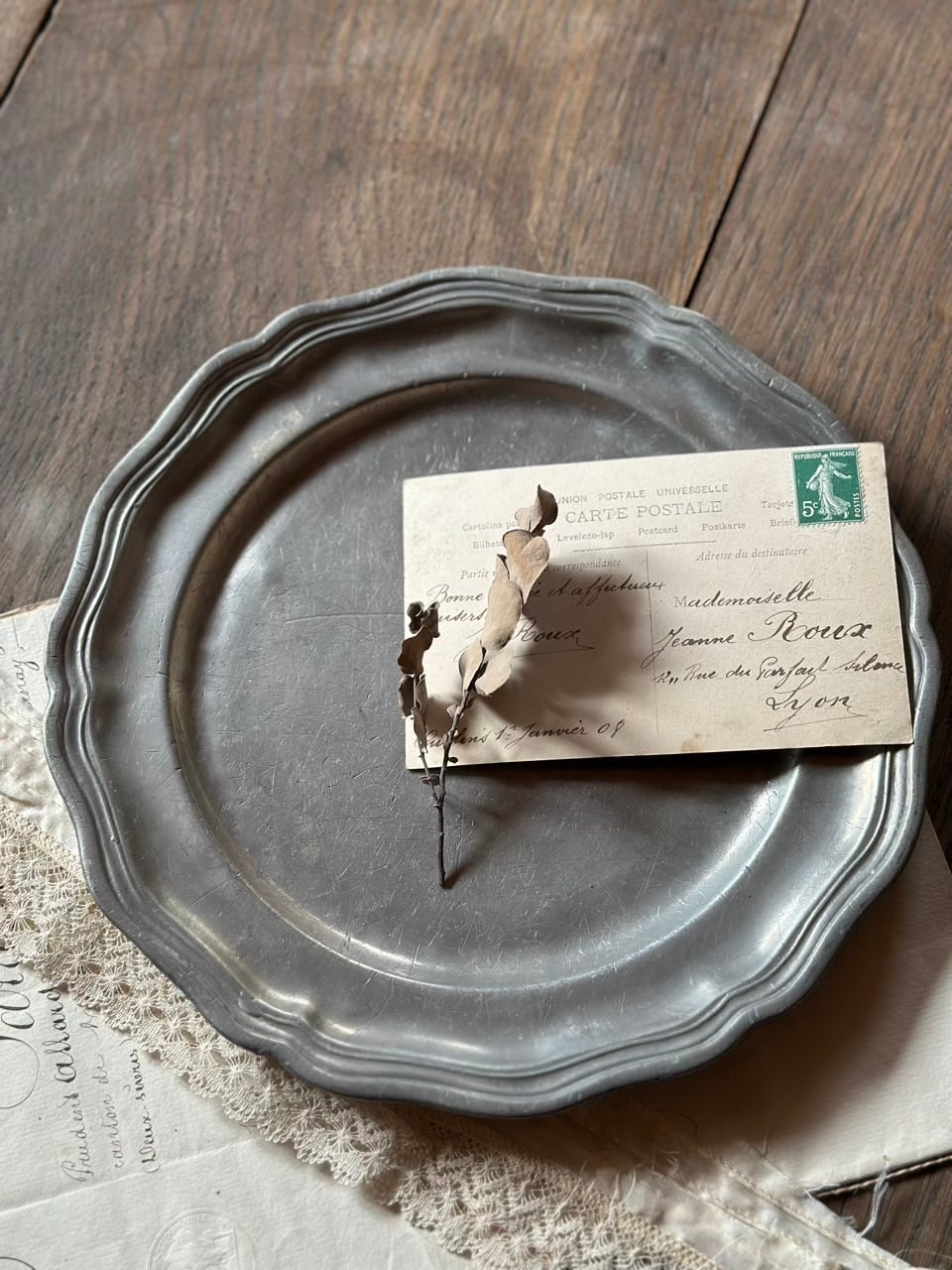 ピューターの飾り皿 花リム プレート | Brocante de La Cocotte