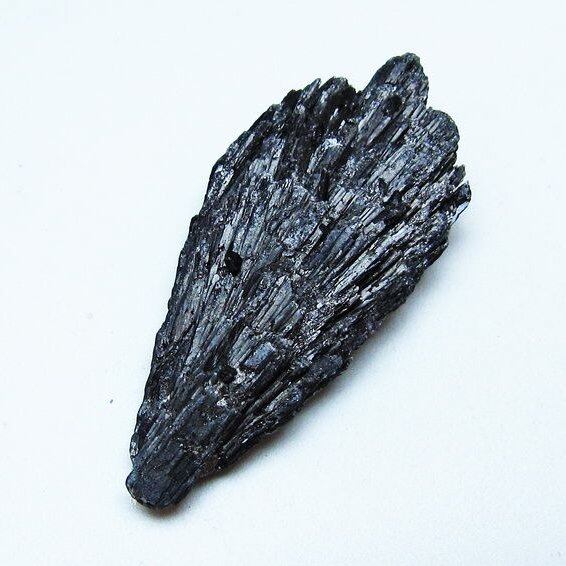 ブラック カイヤナイト 原石 一点物 171-7509