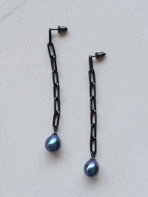 Nocturne Pierced Earrings / Peacock Green Pearl