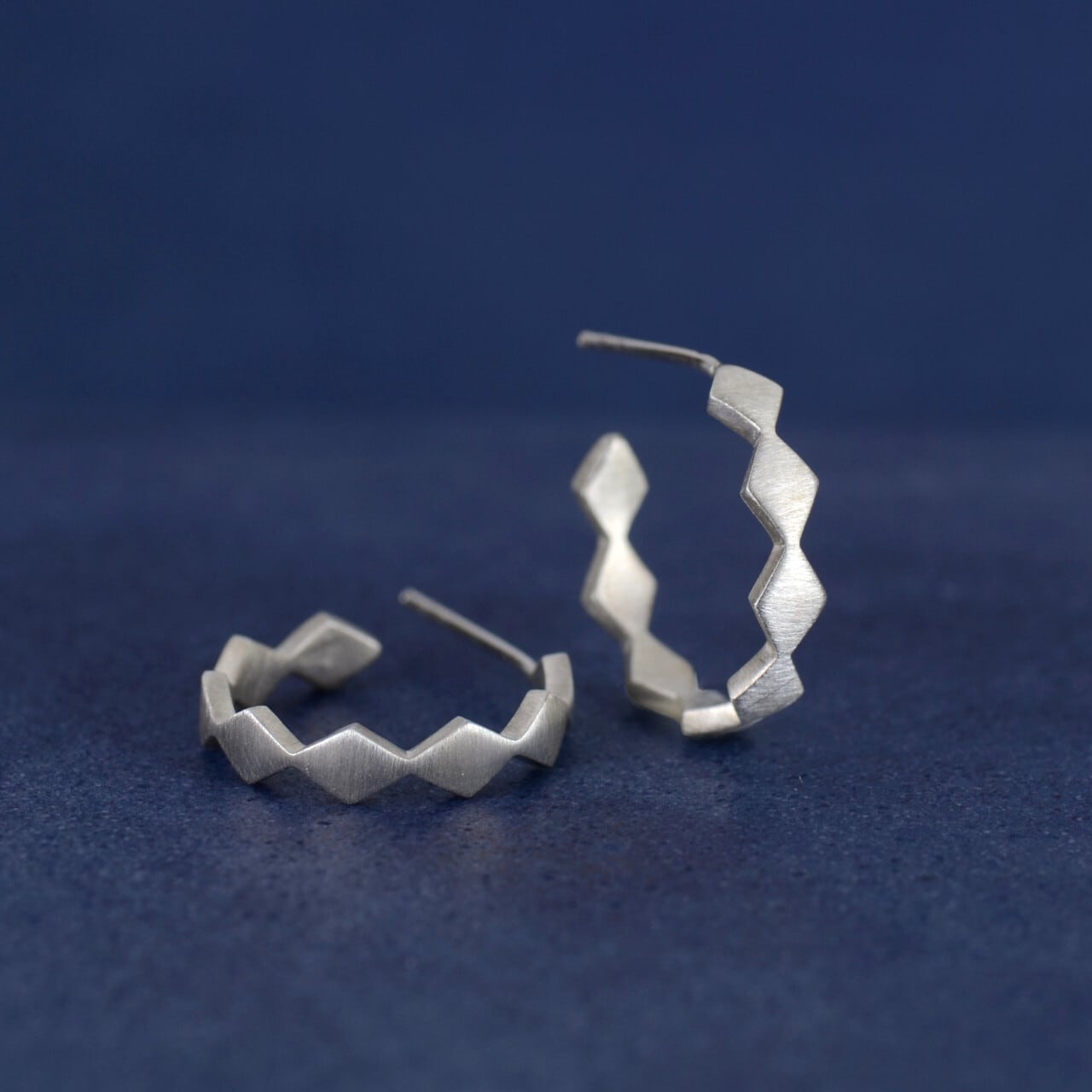 K10】30mm テクスチャーのフープピアス | HARUKA jewelry | 未来を創り