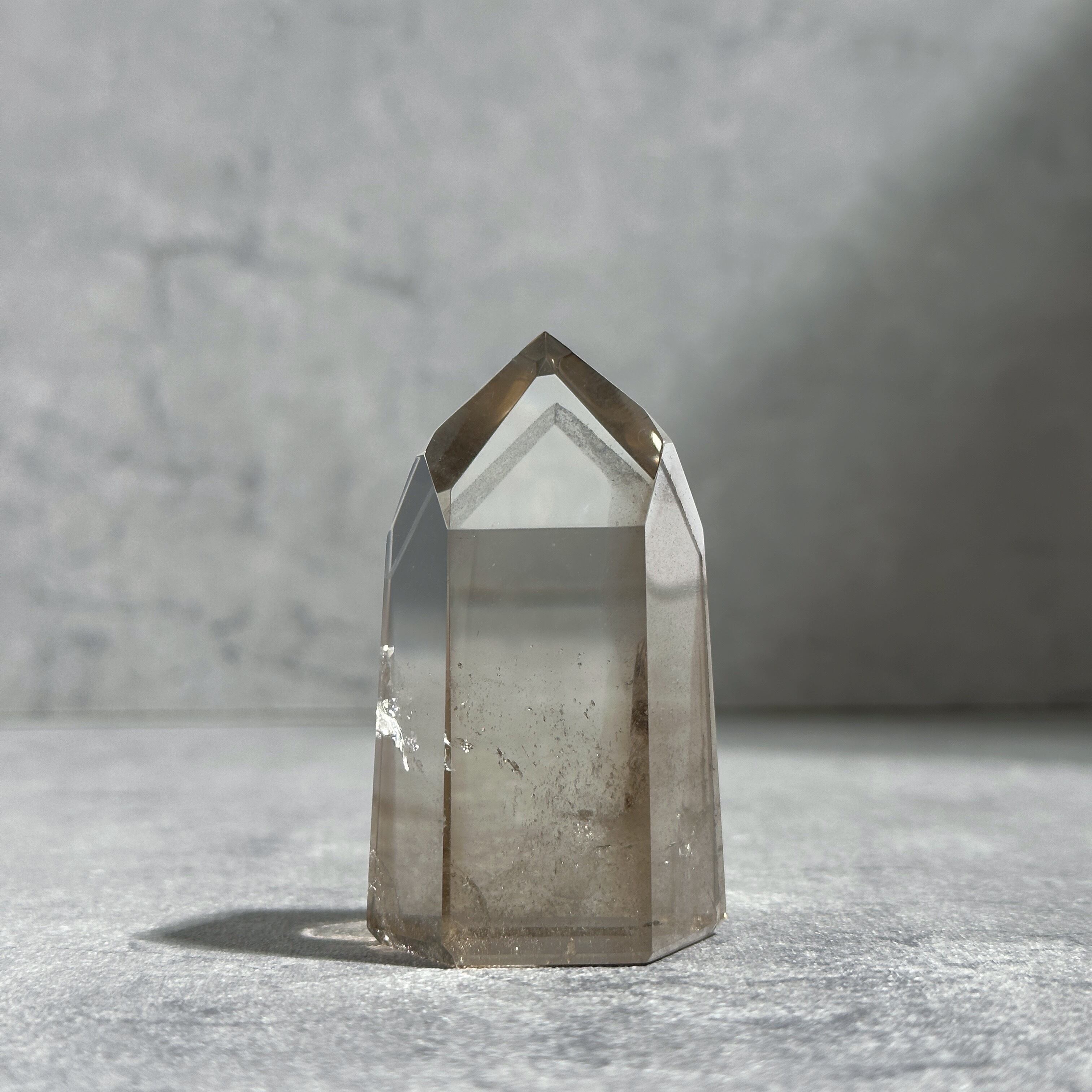透明感・虹◎ファントムスモーキークォーツ タワー13◇ Smoky phantom quartz ◇天然石・鉱物・パワーストーン