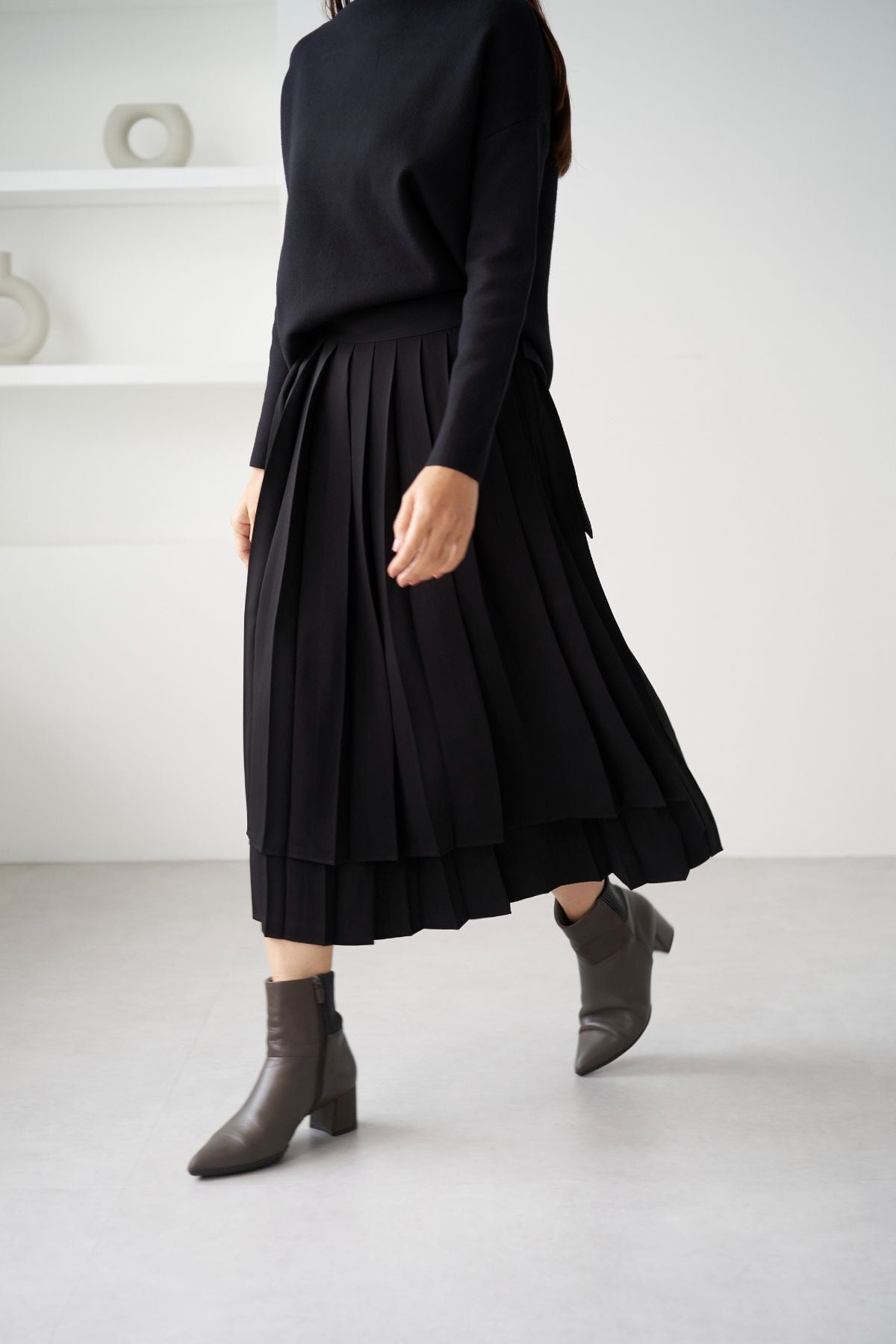 Midi wrap pleated skirt - OFF WHITE / BLACK | seven dot - ライフスタイルECサイト -