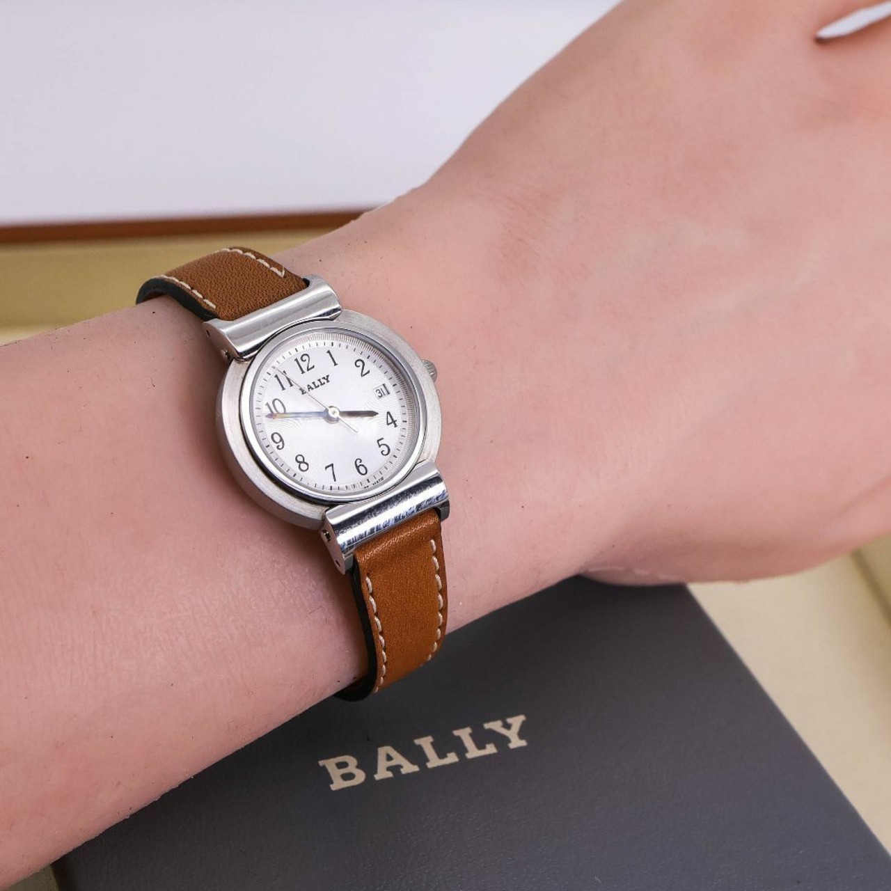 稼働 BALLY 腕時計 レザー デイト レディース 新品電池 p | Like a