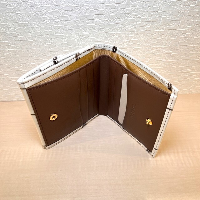 ラージクロコ　折財布　ホワイト