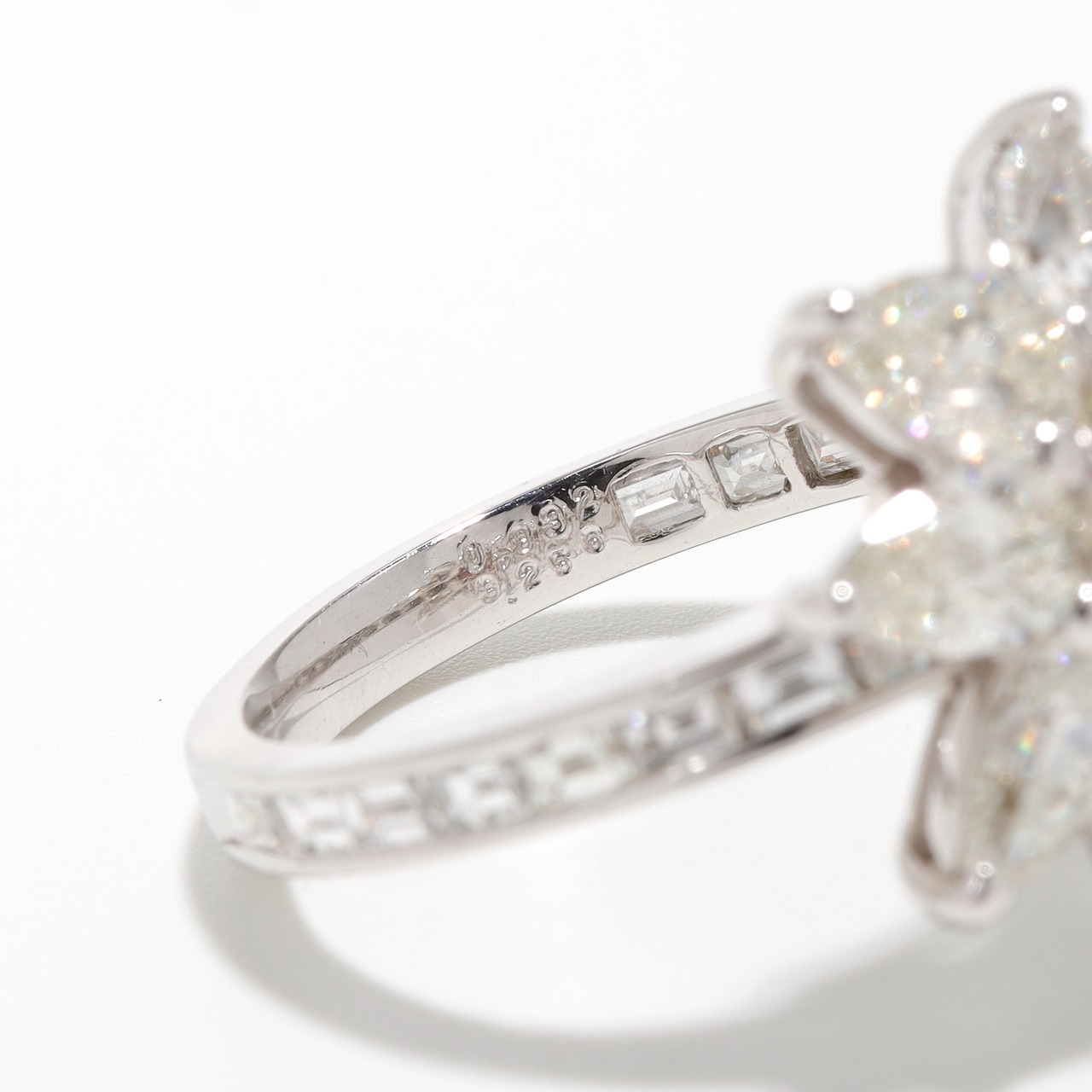 ファンシー ディープパープルピンク ダイヤモンド リング pt900 / 0.832ct / DA 3.256ct