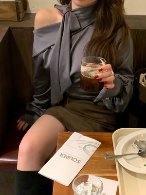 asymmetry ribbon tie blouse