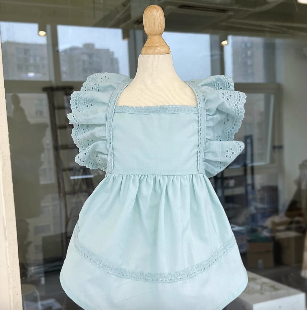 ドッグ 犬 中型犬 小型犬 フレブル チワワ パグ ヨークシャテリア Mダックス ヨークシャー ドッグウェア 室内着 ワンピース スカート オーバーオール オールインワン フレア セミフレア タイト スリム 細身 フリル レース かわいい きれいめ シンプル カジュアル 上品 レトロ 個性的 ラブリー キュート ガーリー 春 夏 男の子 女の子 成犬 子ども デート お出かけ パーティー イベント リゾート 旅行 海 プール レストラン ビーチ 公園 バカンス ショッピング カフェ 清楚 インスタ映え