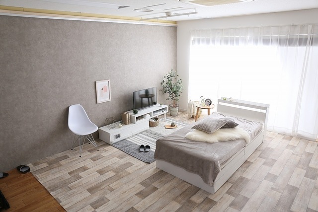 マットレスがセットになった引き出し収納付きベッド（セミダブル）