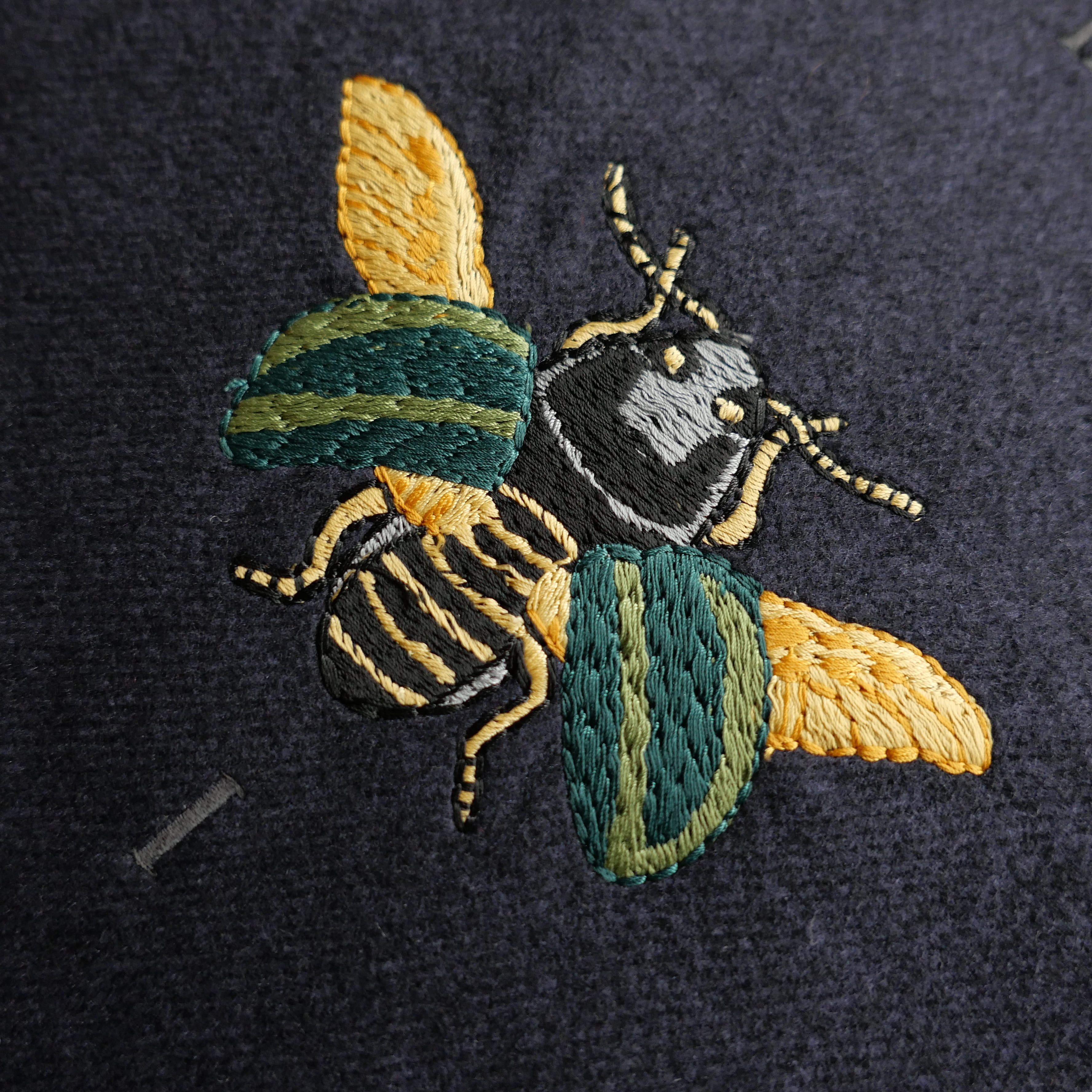 極美品 XLサイズ GUCCI ミケーレ期 BEE刺繍 金ボタン 紺ブレ トリム GUCCI ”ミケーレ期” SILK CASHMERE STOLE | safarionline