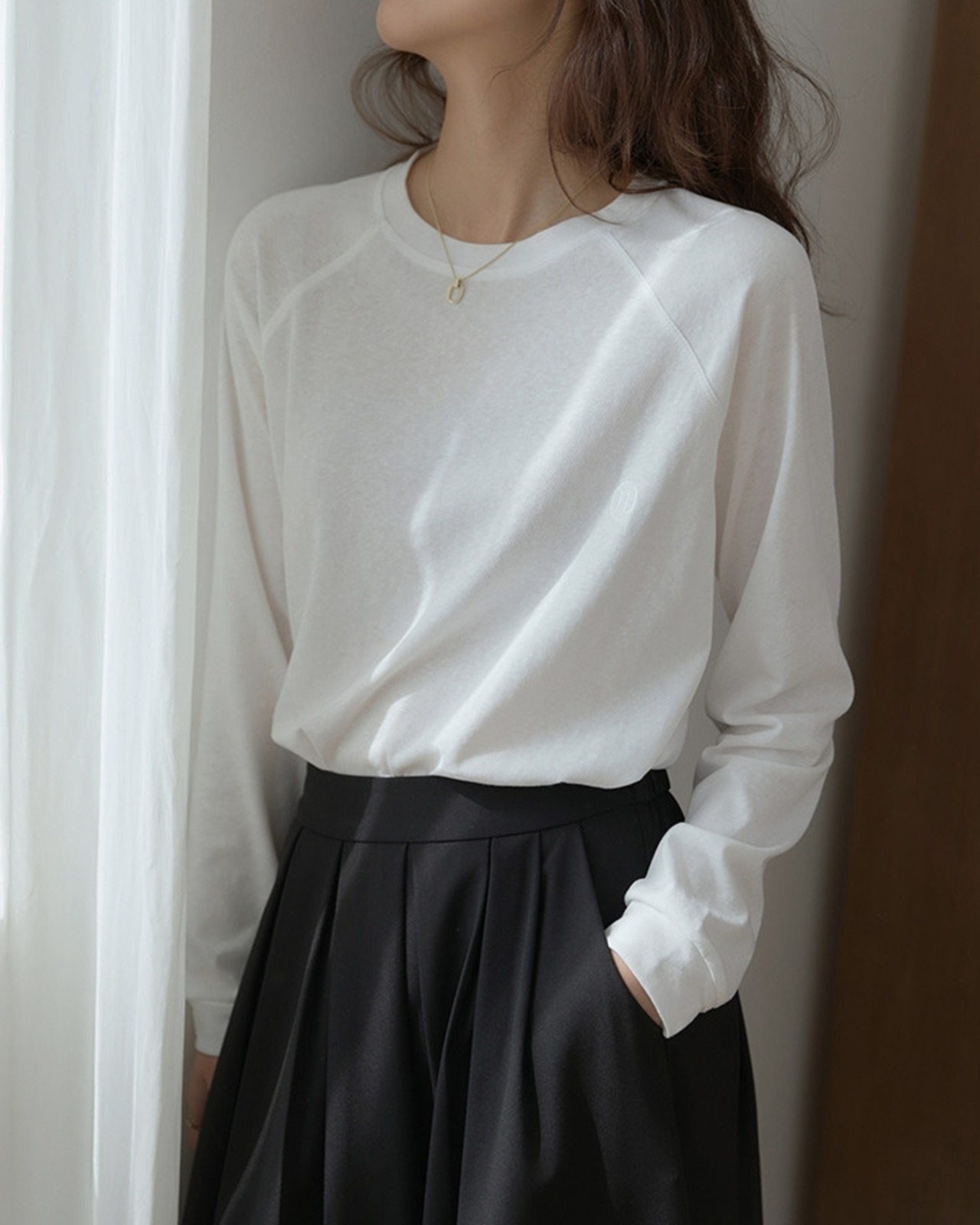 Long-sleeve side slit t-shirt L0118