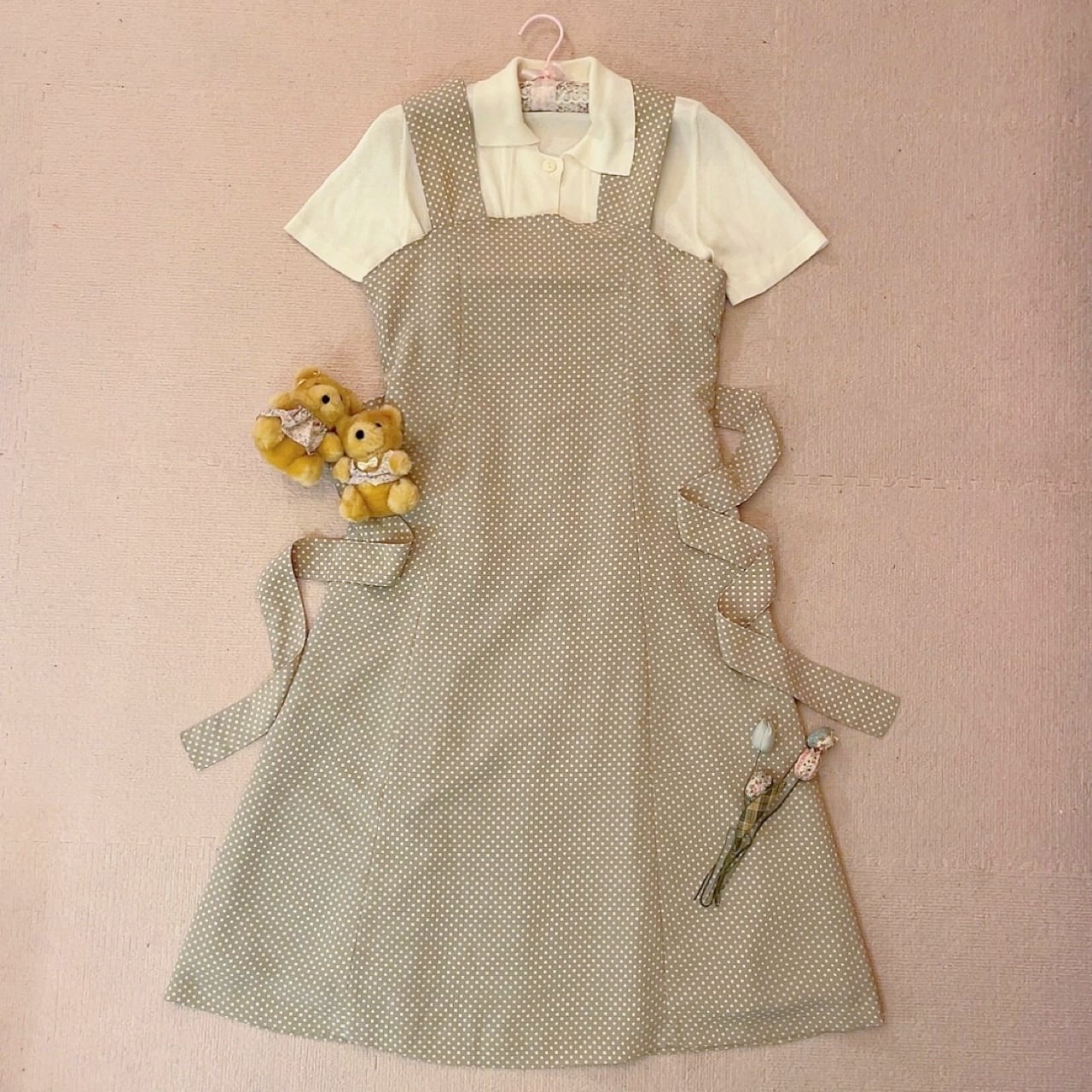 beige dot waist ribbon jumper skirt
