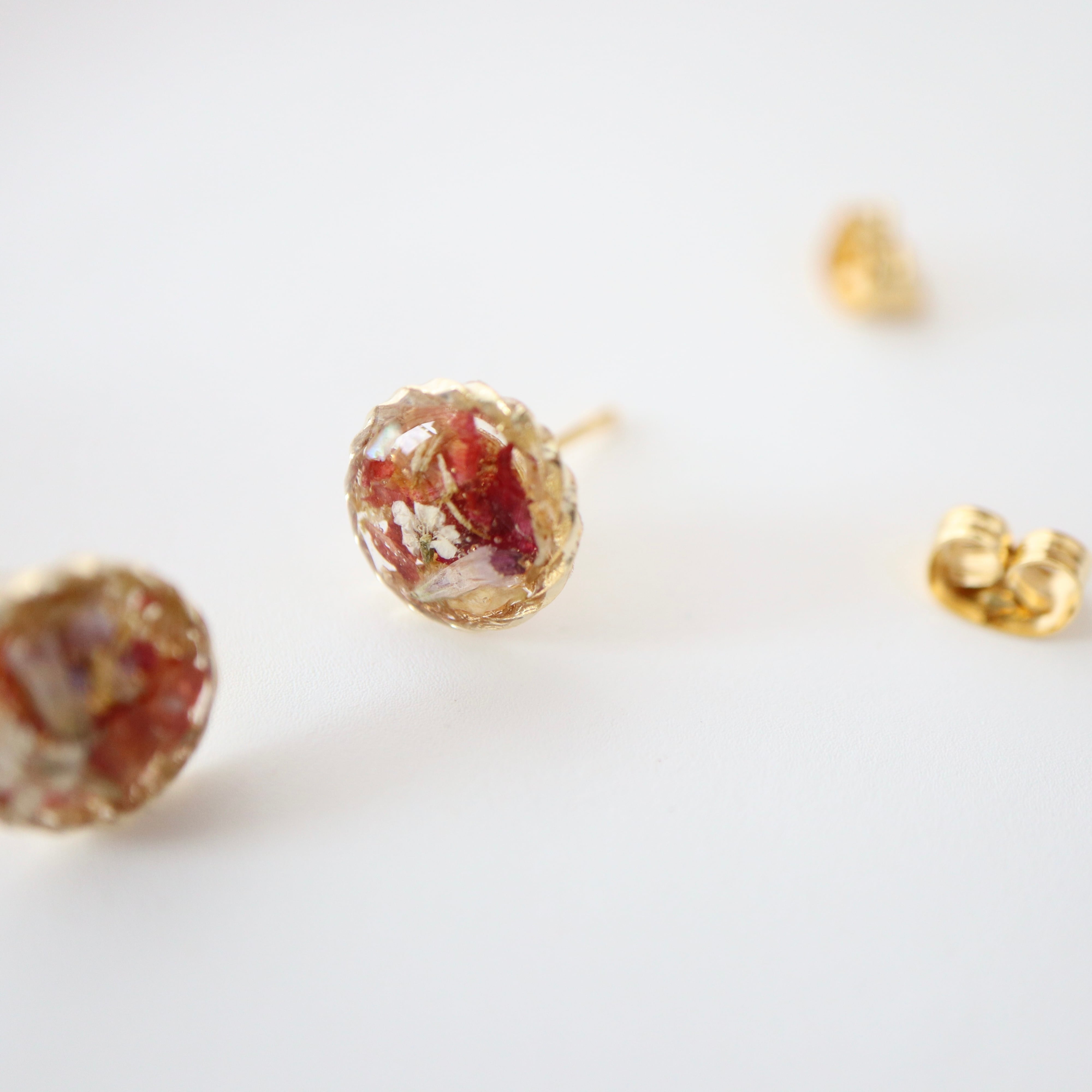 バラの花びら＊ピアス / 金属アレルギー対応＊ｻｰｼﾞｶﾙｽﾃﾝﾚｽ | ウサギノ