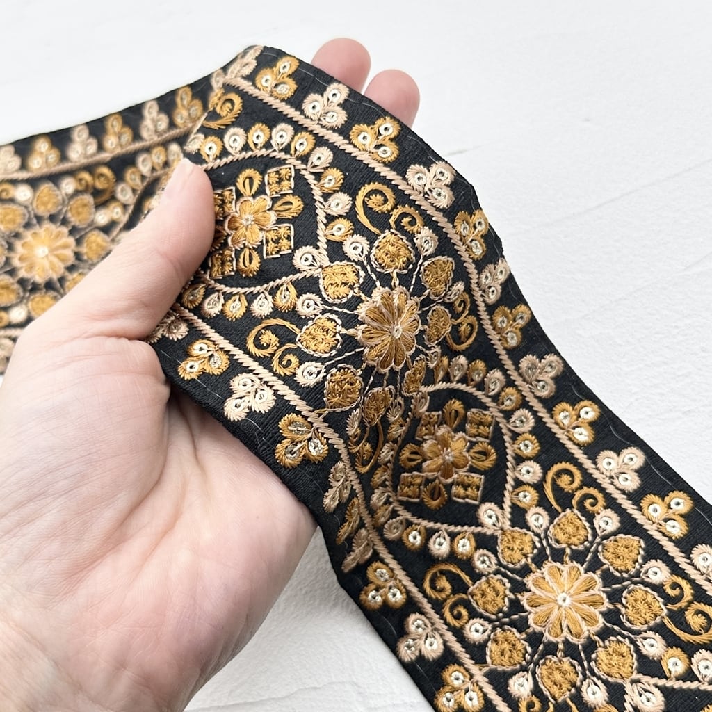 ラディアント [オレンジブラック]インド刺繍リボン 2506 | インド刺繍