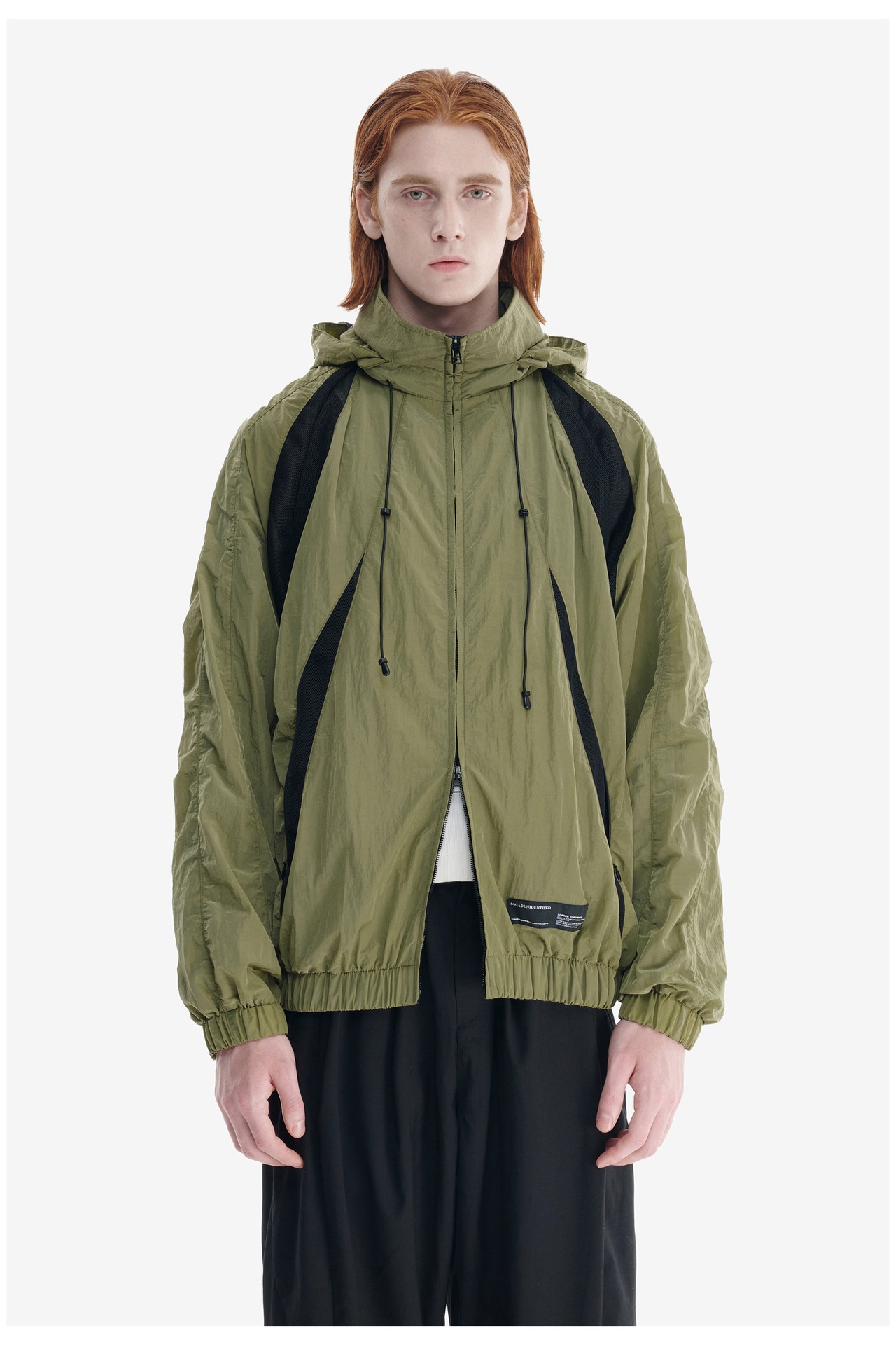 SQUD 収納式フード付きメタリックナイロン ミリタリーウィンドブレーカー