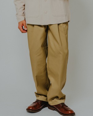 Two Tuck Chino Pants - 102617700