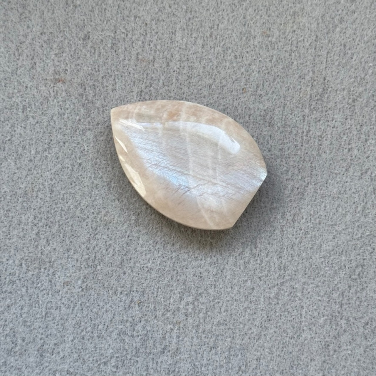 ムーンストーンフレイム*231145*天然石フレイム型*天然石インテリア*置き物*インテリアストーン