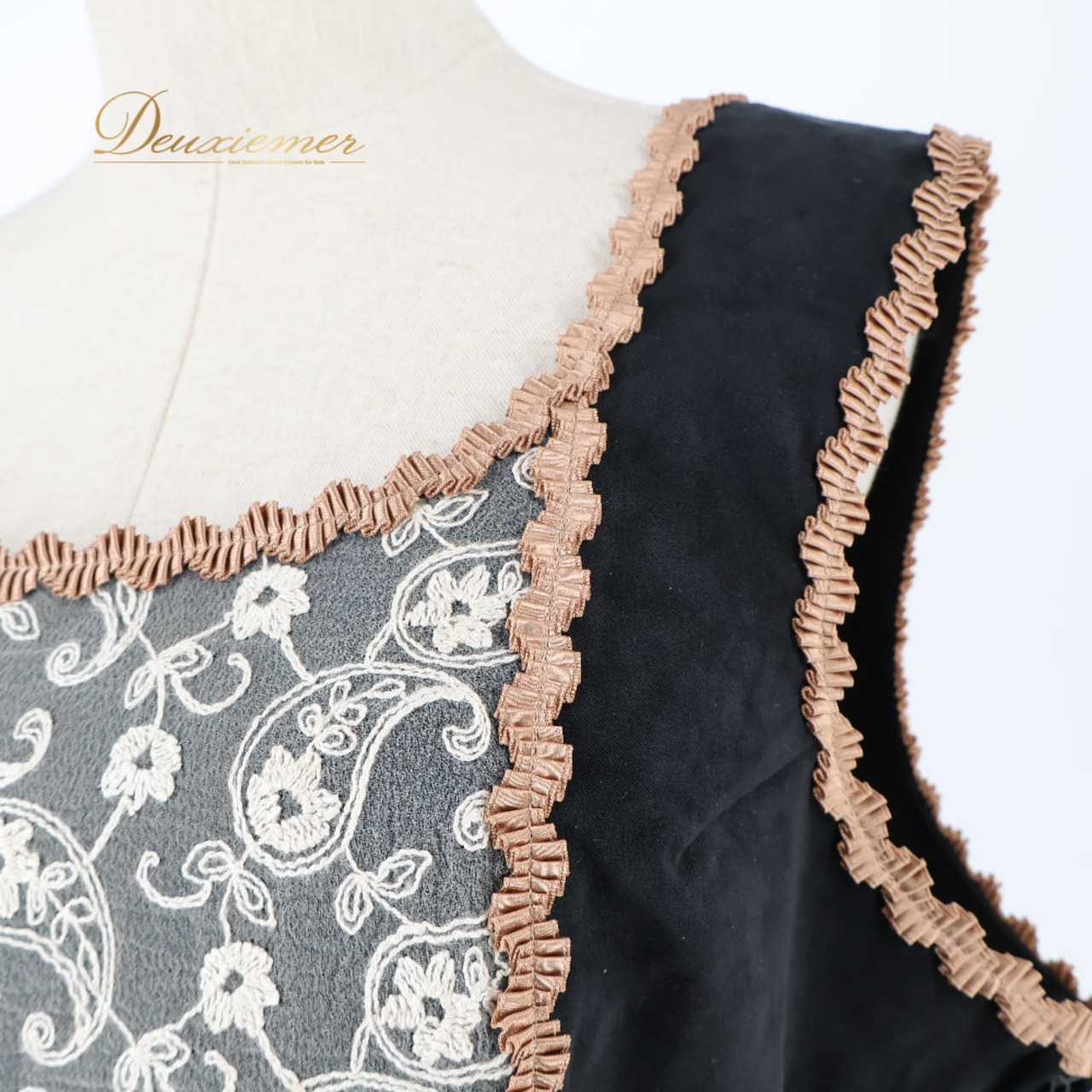 フォークダンス 衣装 Paondor パンドール ベスト ブラック系 花 花柄 刺繍 黒 白 茶 レース かわいい 練習 レッスン ダンス衣装 イベント おしゃれ チロリアン カントリー 日本製 ホワイト系 ブラウン系