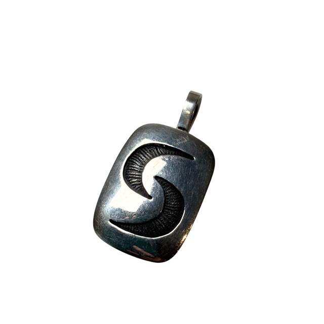Hopi ANDERSON KOINVA overlay silver pendant “Friendship”