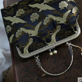 バック 刺繍 チェーン ショルダー コンパクト がま口 飾り房