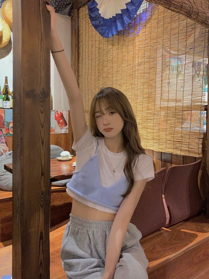 ホワイトTシャツ サマー薄手スリムショート半袖スリーブトップス ハーフスリーブ 夏物 ピュア ブラックストロベリース69040879769