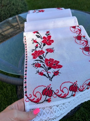 ウクライナ伝統手刺繍祭具タオル「ルシニク」