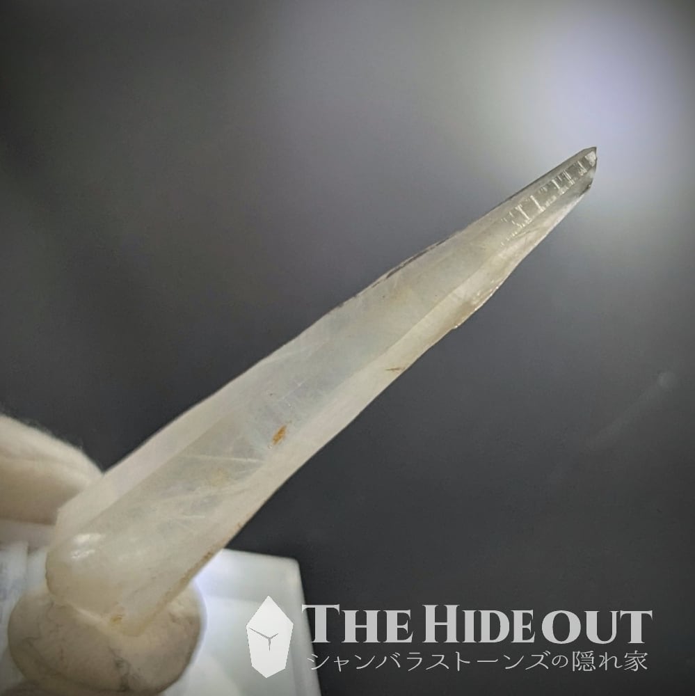 日本国産鉱物標本023 山梨県甲州市黒平町水晶峠産水晶 先細り＆毛並み