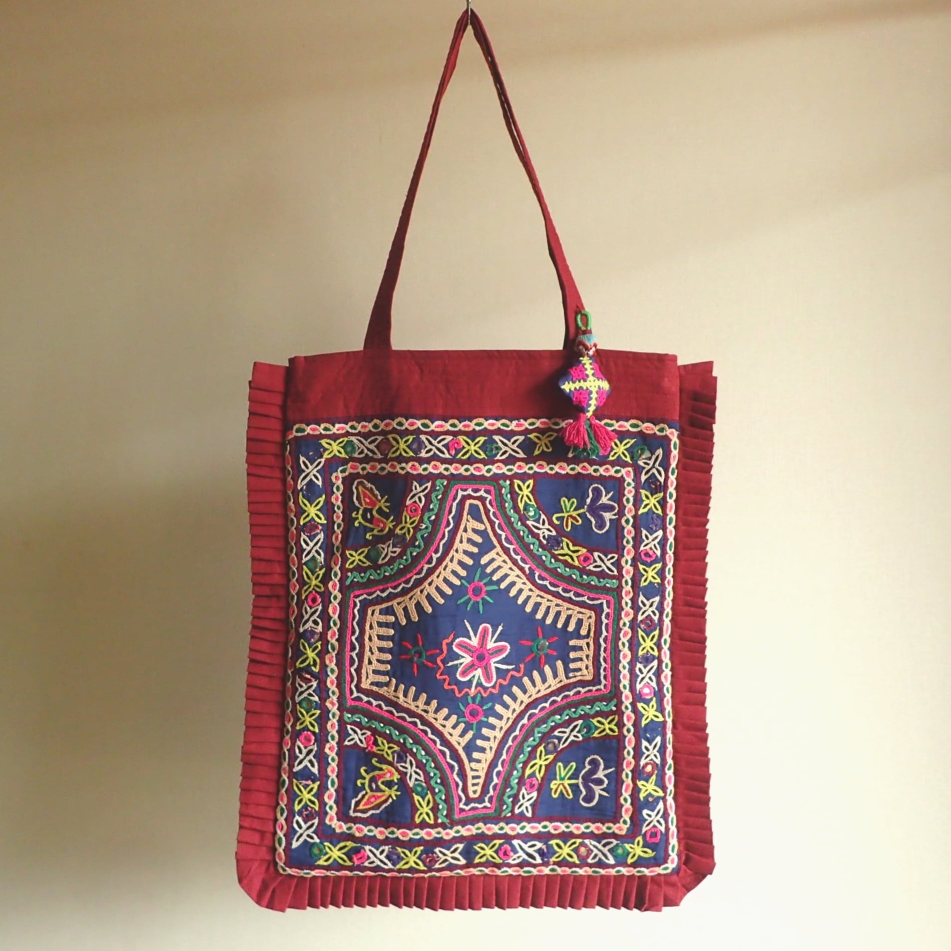 カッチ刺繍　ピンク ② ミラーワーク　インド　手仕事　希少　値下げ カッチ刺繍ピンク ② ミラーワークインド手仕事希少値下げ