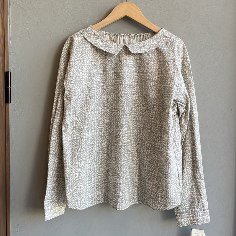 Parkes リバティプリント 長袖ブラウス　M スリーピングローズ　未使用 リバティプリント Parkes（パークス）リバティプリント SleepingRose
