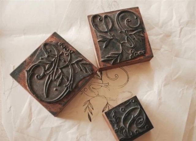 フランス 10c 空虚なベリーと刺繍用モノグラムと大きなスタンプb アンティーク