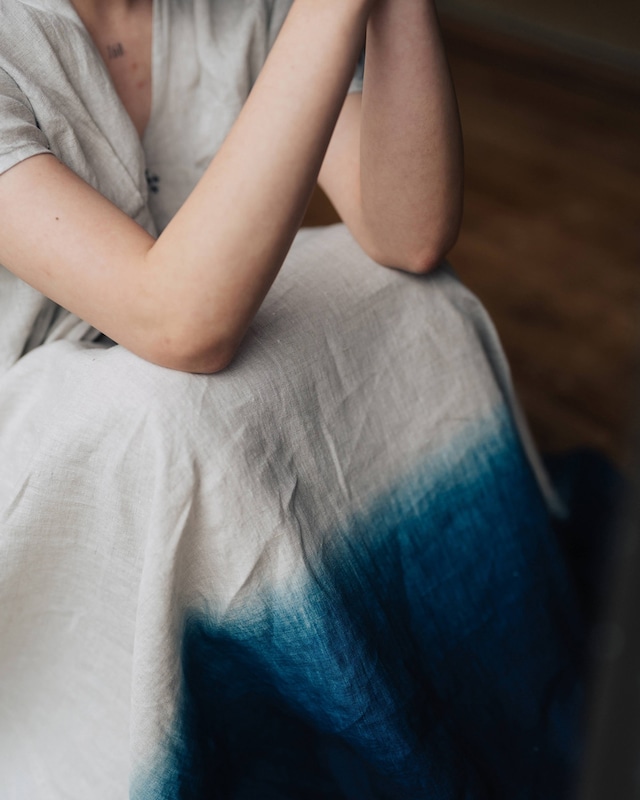 Calm 本藍染グラデーション Vネックリネンドレス