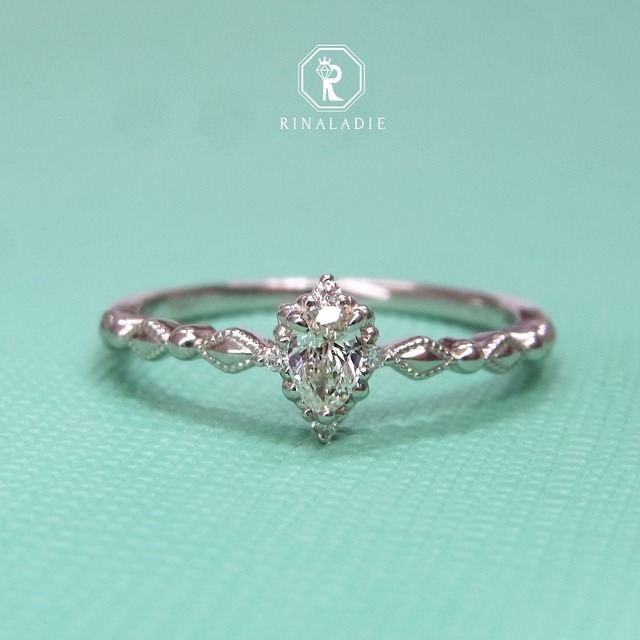 Pt900天然ダイヤモンド★お星様のミル打ちペアシェイプリング