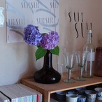 赤ワイン色の花瓶