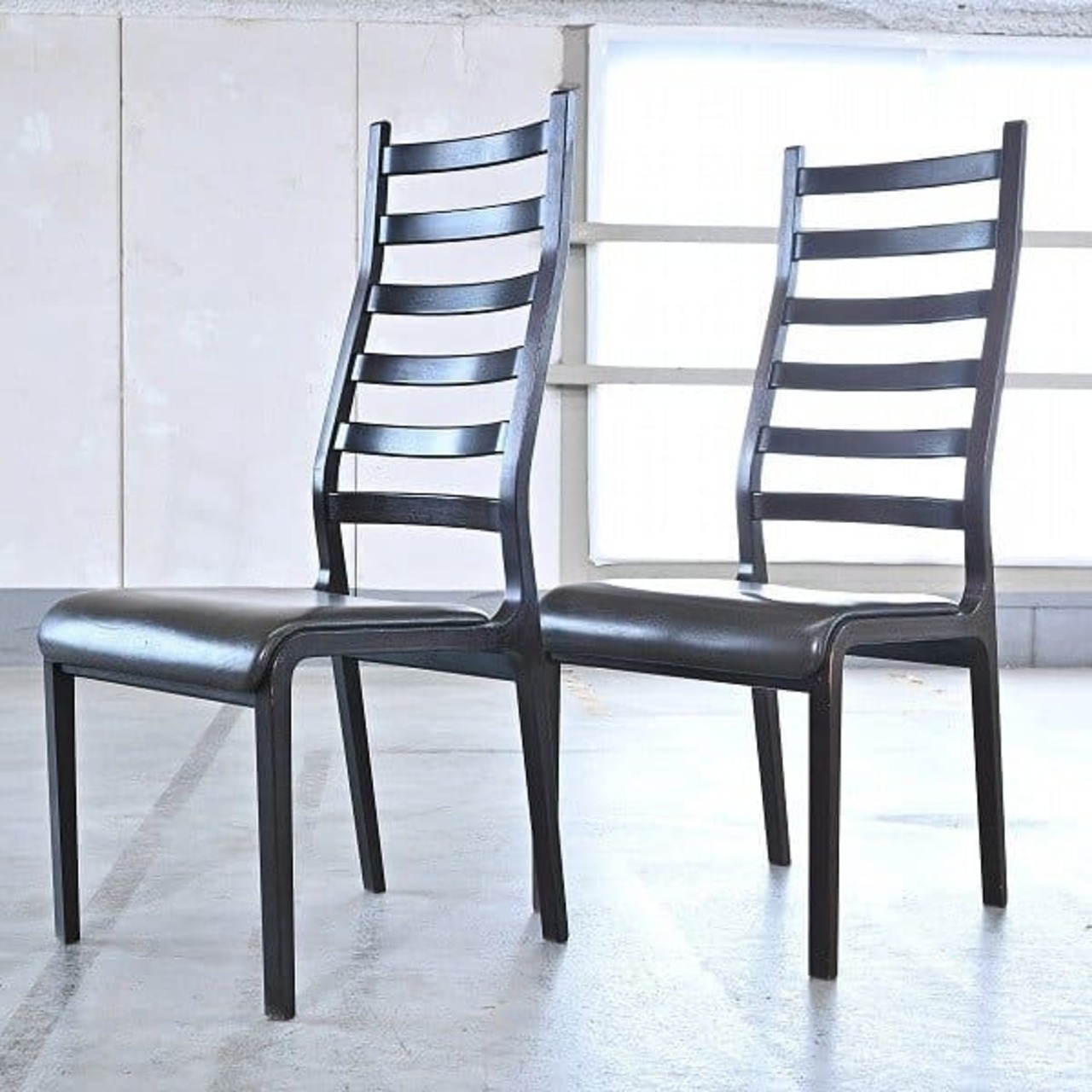 天童木工 ラダーバックチェア2脚セット 菅沢光政 サペリ材 レザー ブラック ハイバック ダイニング モダン はしご 椅子 食卓 Tendo【中古家具/中古インテリア/USED家具ユーズド家具/リサイクル】
