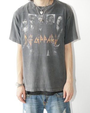 “DEF LEPPARD / Adrenalize” 1990's vintage super fade T-shirt “made in USA”