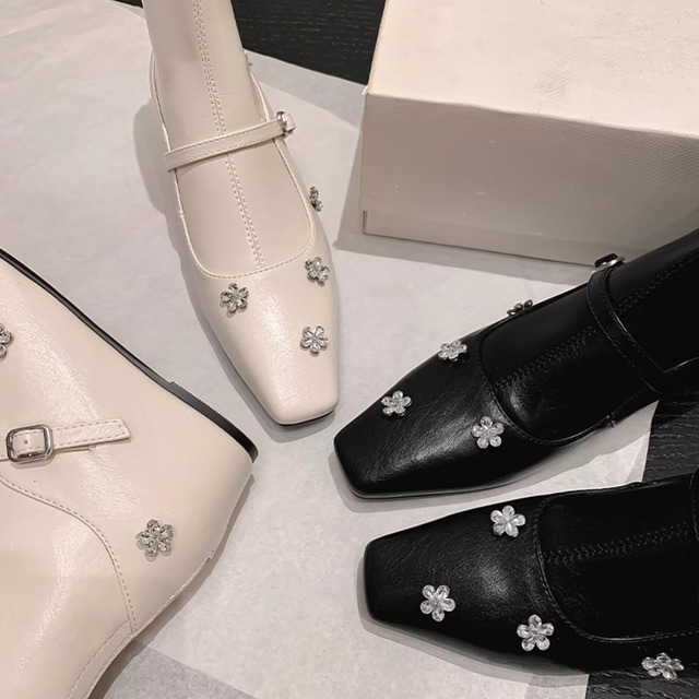 フラワービジューショートブーツ　F279